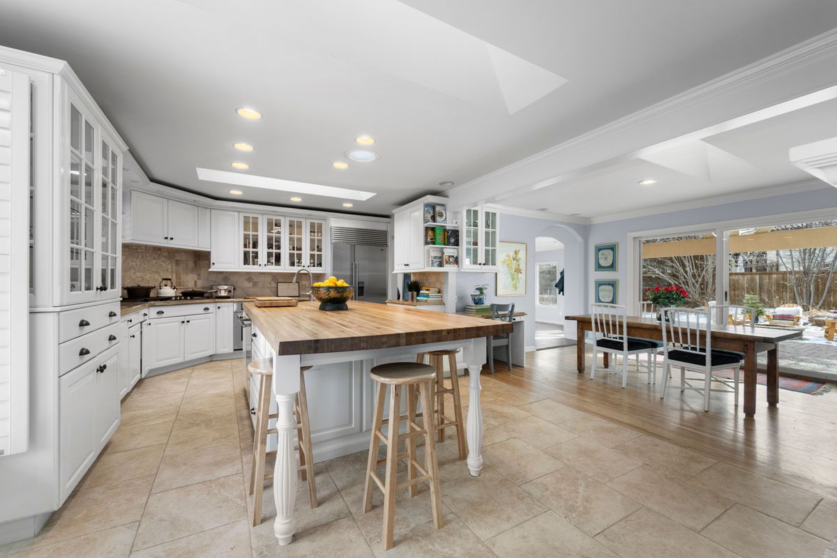 Cherry Hills/Greenwood Village Denver neighborhood - Exclusive estate living with sprawling properties, prestigious golf courses, and unparalleled privac