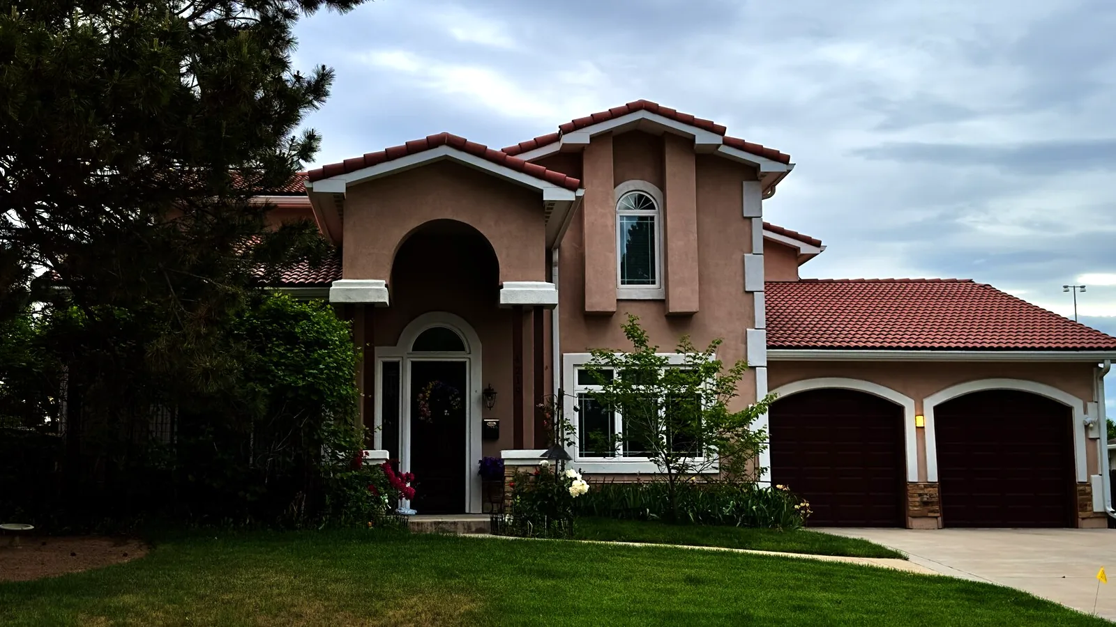 Luxury executive homes in Greenwood Village Colorado with mountain views and manicured landscapes